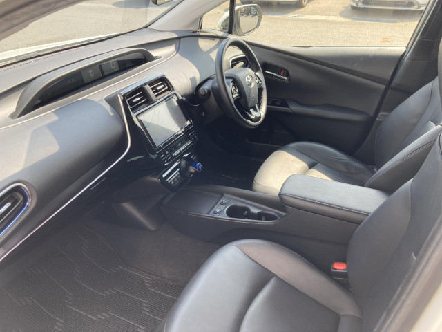 トヨタ プリウス 1.8 S ツーリングセレクションの中古車