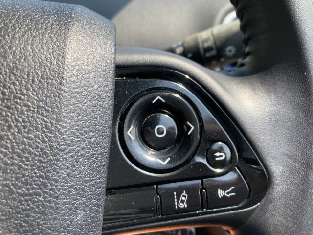 トヨタ プリウス 1.8 S ツーリングセレクションの中古車