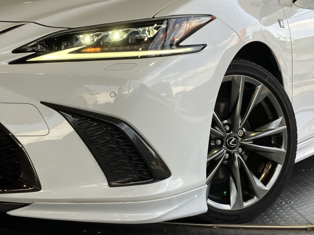 レクサス ES 300h Fスポーツの中古車