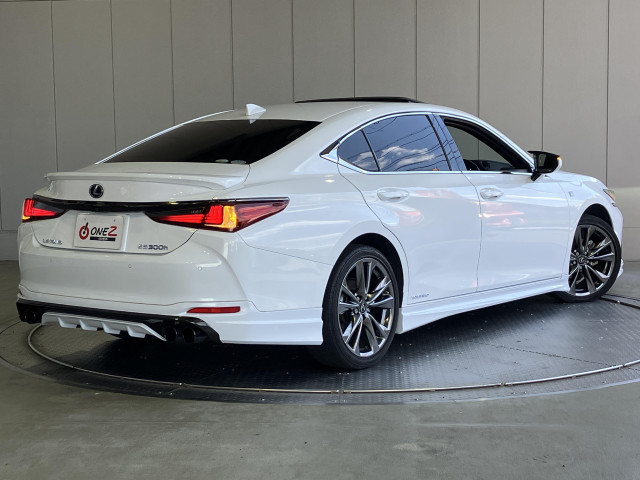 レクサス ES 300h Fスポーツの中古車