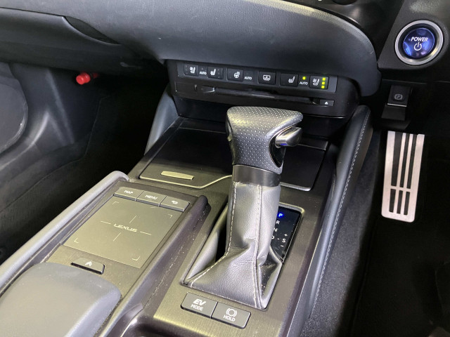 レクサス ES 300h Fスポーツの中古車