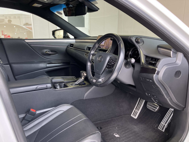 レクサス ES 300h Fスポーツの中古車