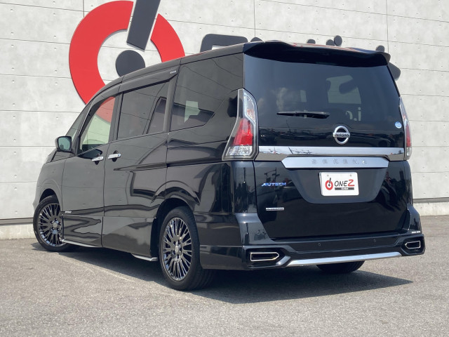 日産 セレナ 2.0 AUTECH スポーツスペックの中古車