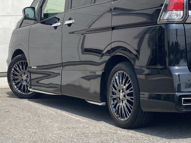 日産 セレナ 2.0 AUTECH スポーツスペックの中古車