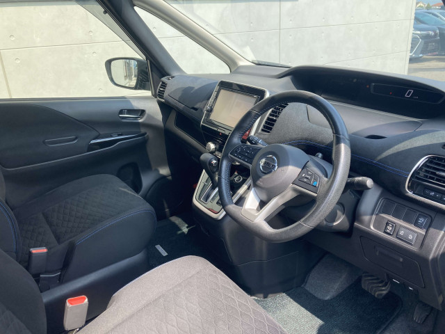 日産 セレナ 2.0 AUTECH スポーツスペックの中古車