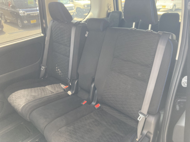 日産 セレナ 2.0 AUTECH スポーツスペックの中古車