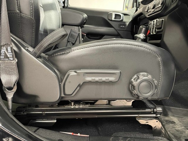 ジープ ラングラー アンリミテッド サハラ 3.6L 4WDの中古車