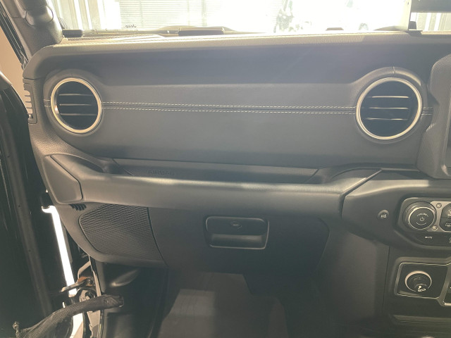 ジープ ラングラー アンリミテッド サハラ 3.6L 4WDの中古車