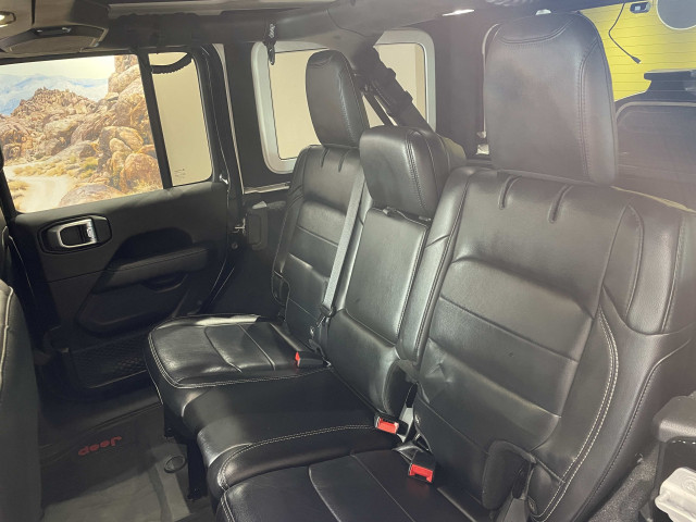 ジープ ラングラー アンリミテッド サハラ 3.6L 4WDの中古車
