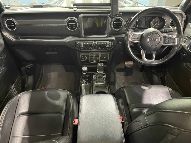 ジープ ラングラー アンリミテッド サハラ 3.6L 4WDの中古車