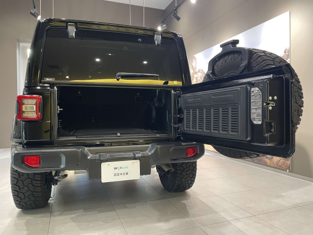 ジープ ラングラー アンリミテッド サハラ 3.6L 4WDの中古車
