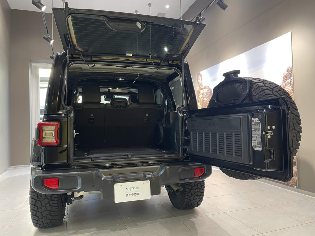 ジープ ラングラー アンリミテッド サハラ 3.6L 4WDの中古車