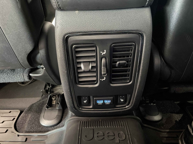 ジープ グランドチェロキー リミテッド 4WDの中古車