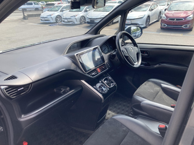 トヨタ ヴォクシー 1.8 ハイブリッド ZS 煌Ⅲの中古車