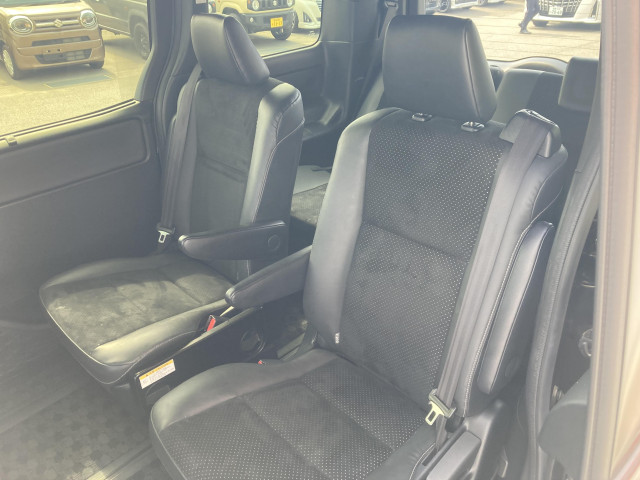 トヨタ ヴォクシー 1.8 ハイブリッド ZS 煌Ⅲの中古車