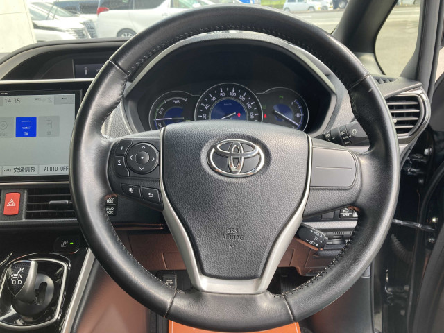 トヨタ ヴォクシー 1.8 ハイブリッド ZS 煌Ⅲの中古車