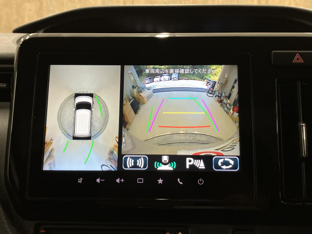 駐車時に後方がリアルタイム映像で確認できます。大型商業施設や立体駐車場での駐車時、夜間のバック時に大活躍です！運転スキルに関わらず、今や必須となった装備のひとつ！