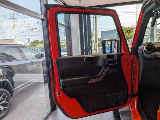 ジープ ラングラー アンリミテッド サンセット オレンジ 4WDの中古車