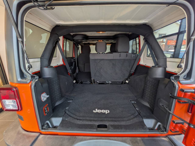 ジープ ラングラー アンリミテッド サンセット オレンジ 4WDの中古車