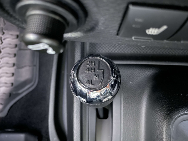 ジープ ラングラー アンリミテッド アルティチュード 4WDの中古車
