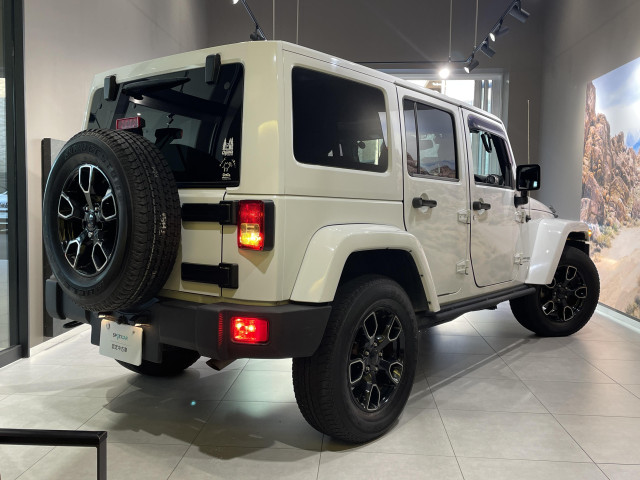 ジープ ラングラー アンリミテッド アルティチュード 4WDの中古車