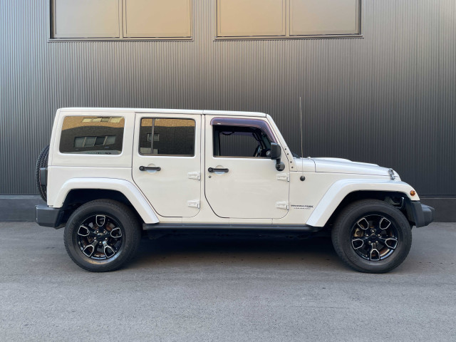 ジープ ラングラー アンリミテッド アルティチュード 4WDの中古車