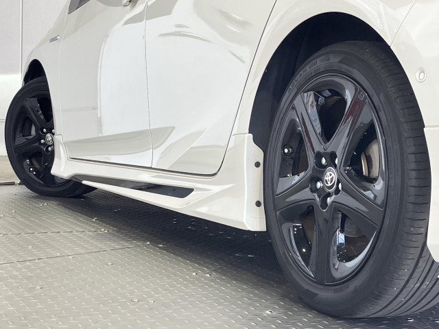トヨタ プリウス 1.8 A ツーリングセレクションの中古車