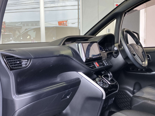 トヨタ ヴォクシーハイブリッド 1.8 ハイブリッド ZS 煌Ⅱの中古車