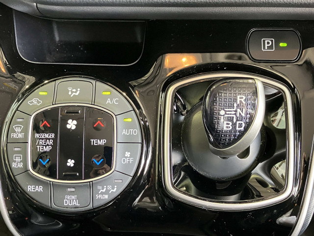 トヨタ エスクァイア 1.8 ハイブリッド Giの中古車