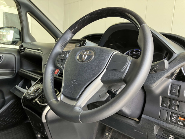 トヨタ エスクァイア 1.8 ハイブリッド Giの中古車
