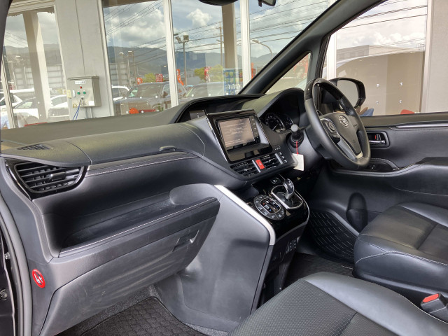 トヨタ エスクァイア 1.8 ハイブリッド Giの中古車