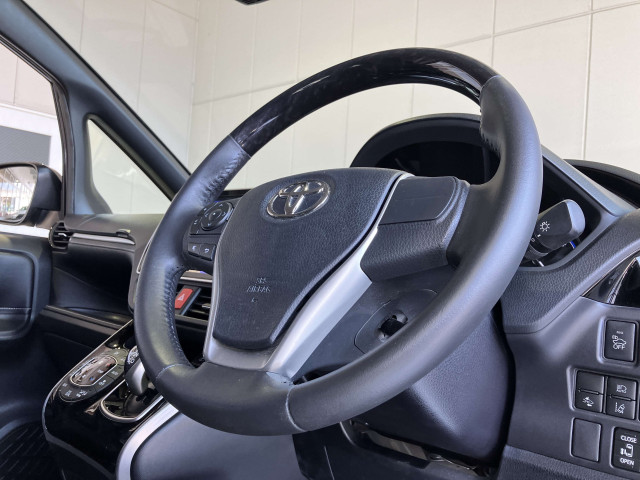 トヨタ エスクァイア 1.8 ハイブリッド Giの中古車