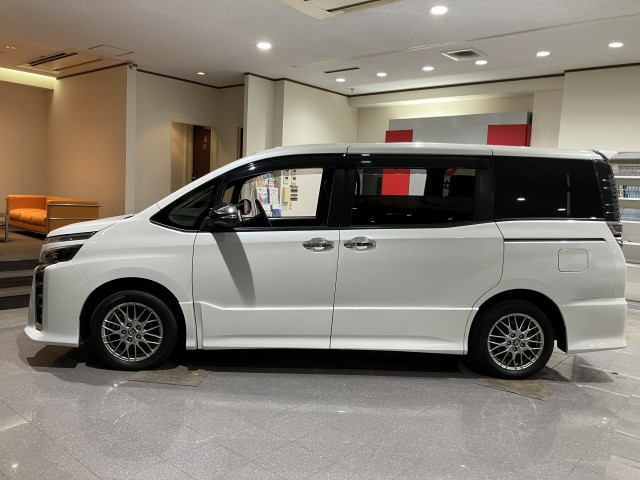 トヨタ ヴォクシー 1.8 ハイブリッド ZS 煌Ⅲの中古車