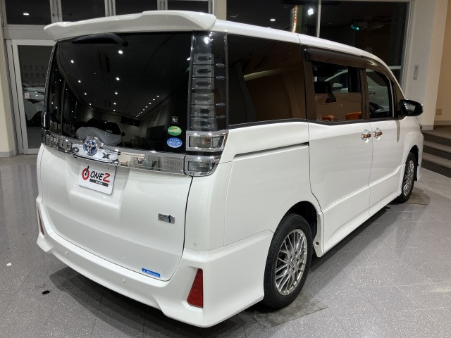 トヨタ ヴォクシー 1.8 ハイブリッド ZS 煌Ⅲの中古車