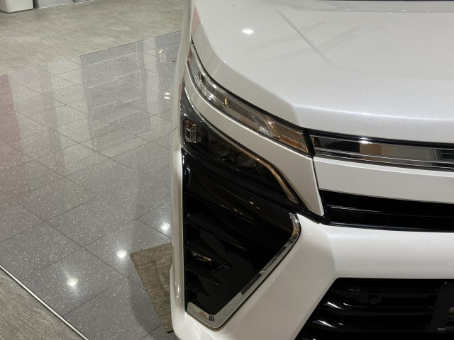 トヨタ ヴォクシー 1.8 ハイブリッド ZS 煌Ⅲの中古車
