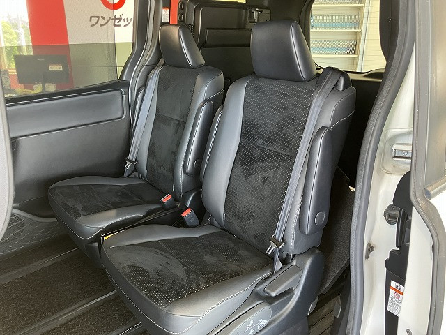トヨタ ヴォクシー 1.8 ハイブリッド ZS 煌Ⅲの中古車