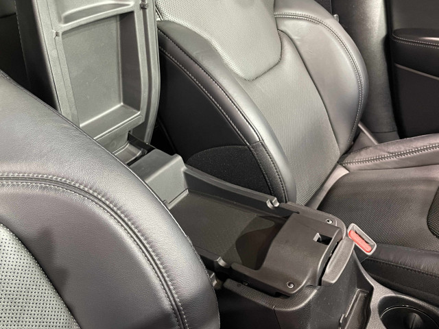 ジープ チェロキー リミテッド 4WDの中古車