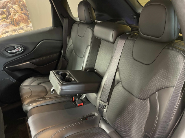 ジープ チェロキー リミテッド 4WDの中古車