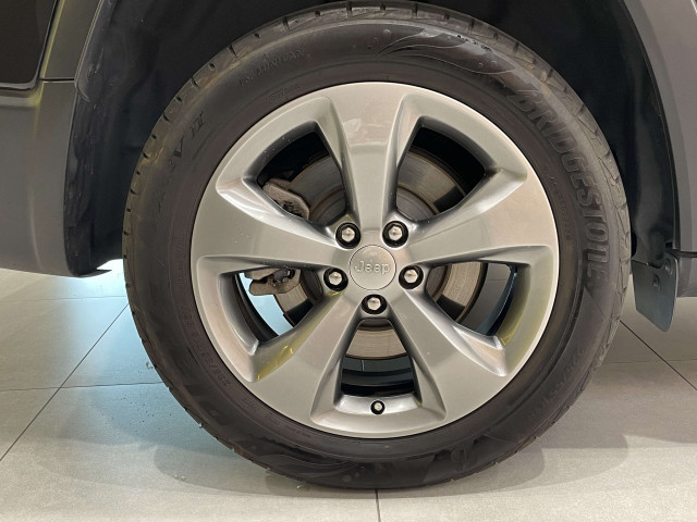 ジープ チェロキー リミテッド 4WDの中古車