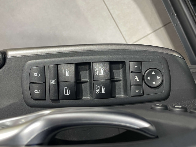 ジープ チェロキー リミテッド 4WDの中古車