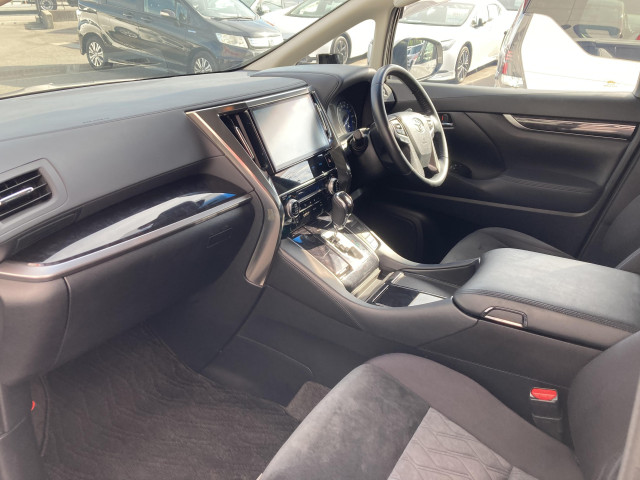 トヨタ アルファード ハイブリッド 2.5 S E-Four 4WDの中古車