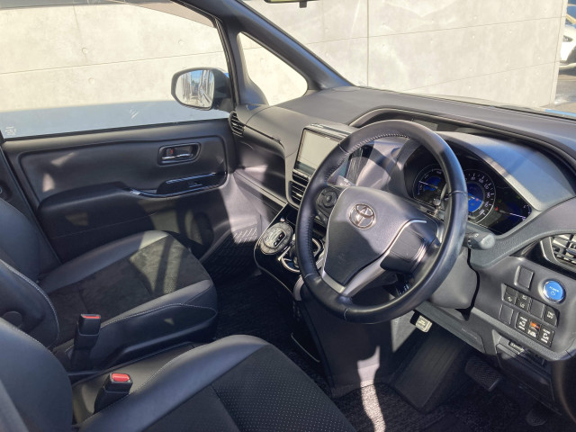 トヨタ ヴォクシー 1.8 ハイブリッド ZS 煌Ⅲの中古車