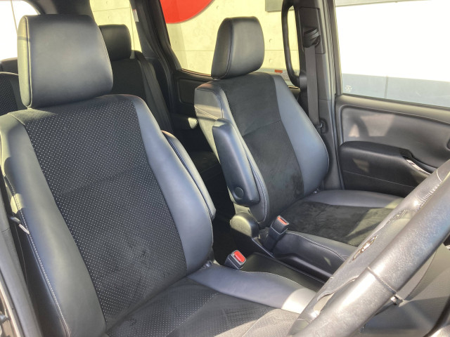 トヨタ ヴォクシー 1.8 ハイブリッド ZS 煌Ⅲの中古車