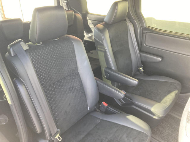 トヨタ ヴォクシー 1.8 ハイブリッド ZS 煌Ⅲの中古車