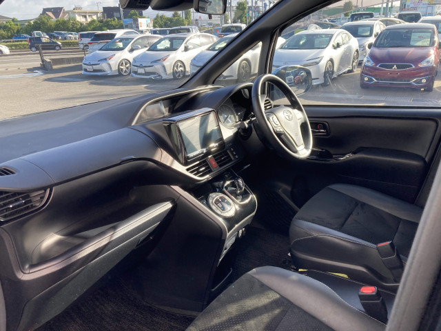 トヨタ ヴォクシー 1.8 ハイブリッド ZS 煌Ⅲの中古車