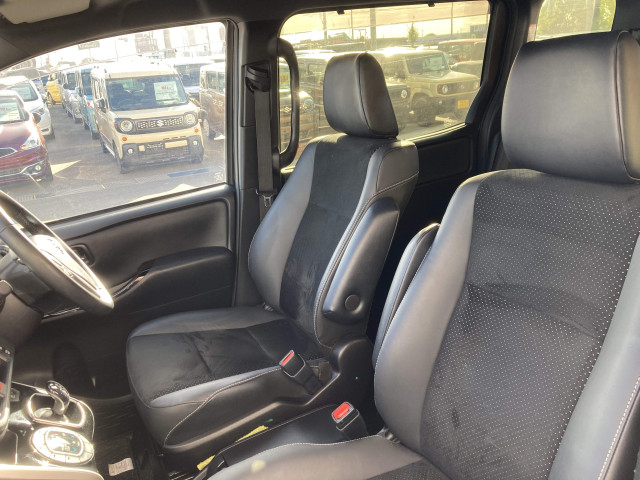 トヨタ ヴォクシー 1.8 ハイブリッド ZS 煌Ⅲの中古車