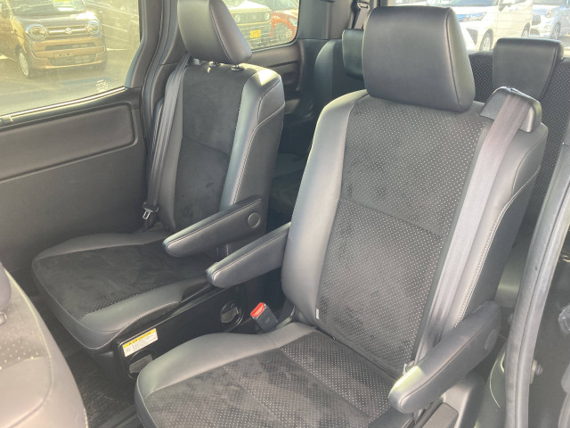 トヨタ ヴォクシー 1.8 ハイブリッド ZS 煌Ⅲの中古車