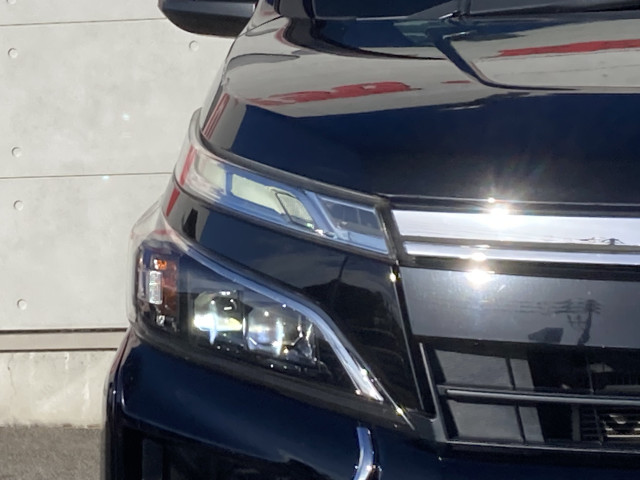 トヨタ ヴォクシー 1.8 ハイブリッド ZS 煌Ⅲの中古車
