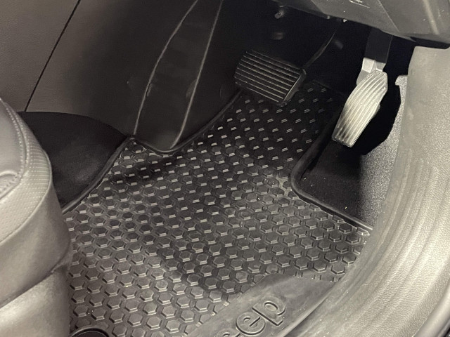 ジープ レネゲード リミテッドの中古車