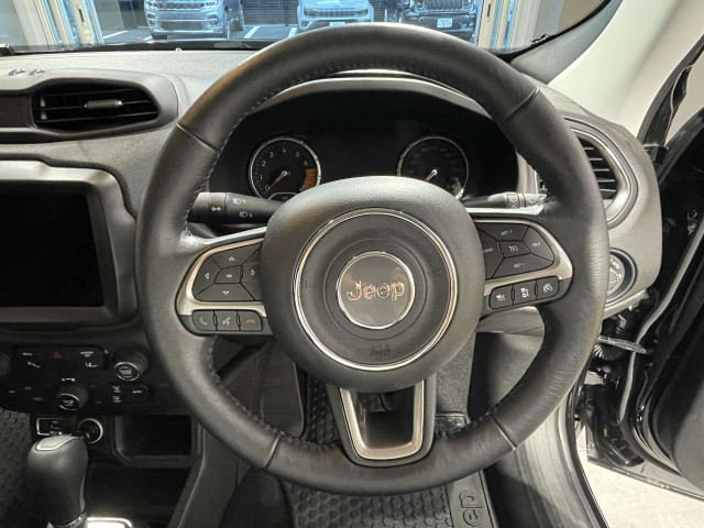 ジープ レネゲード リミテッドの中古車